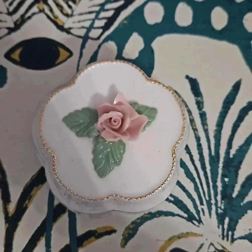 HERITAGE HOUSE MUSIC BOX